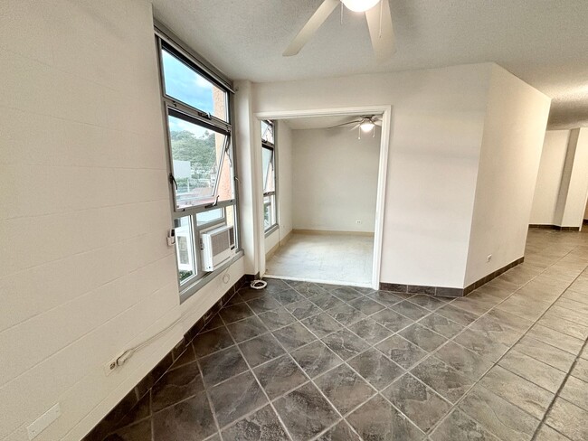 Building Photo - AVAILABLE NOW!  2 BEDROOMS/1 BATH/1 PARKIN...