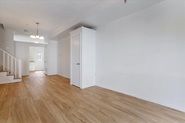 Building Photo - 1310 Hampshire Dr