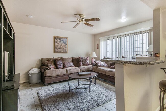 Building Photo - 9344 Briar Forest Dr