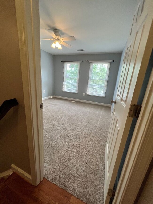 Building Photo - STAFFORD HOME - LARGE 5 BEDROOMS!