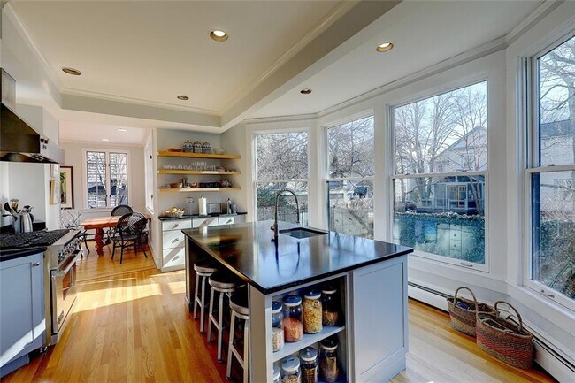 Building Photo - 37 Barnes St