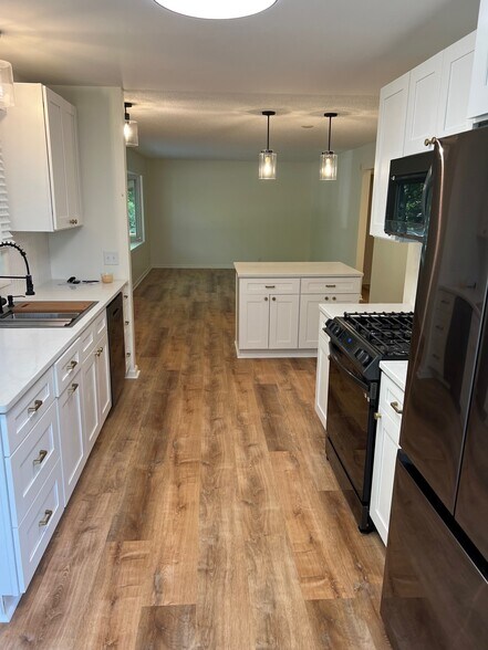 Building Photo - 50 Hackberry Hl