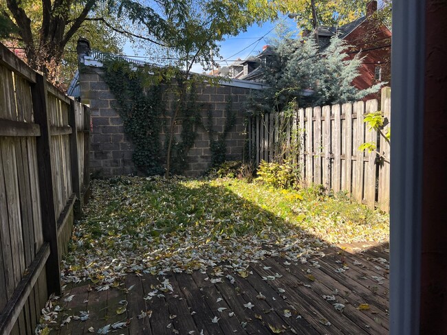 Building Photo - Charming 2 Bedroom Townhome in Prime Lanca...