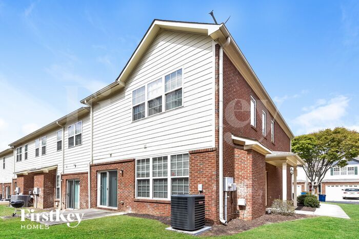 Building Photo - 983 Treymont Way SW