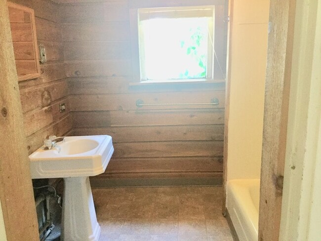 Building Photo - Home on Two Acres with Pets Considered