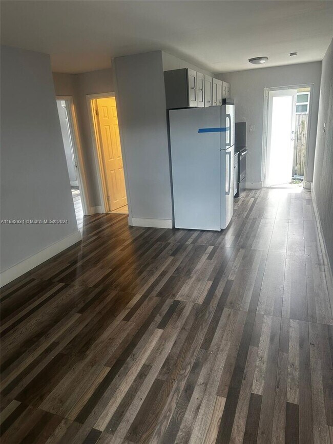 Building Photo - 2864 NW 6th Ct