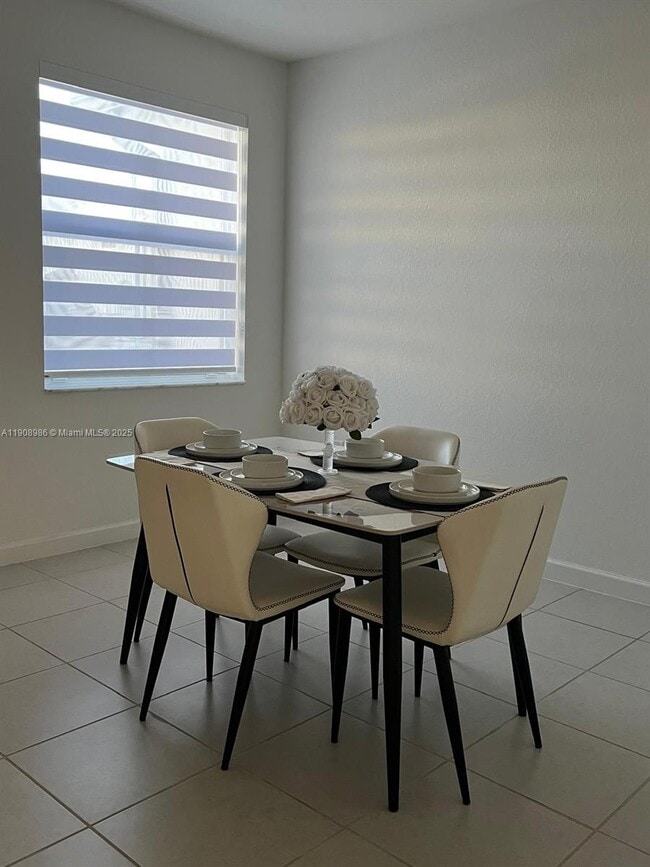 Building Photo - 2894 SE 26th Ter