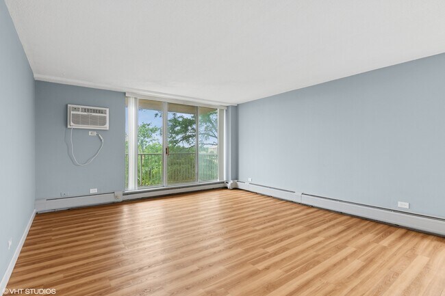 Building Photo - 2200 S Stewart Ave