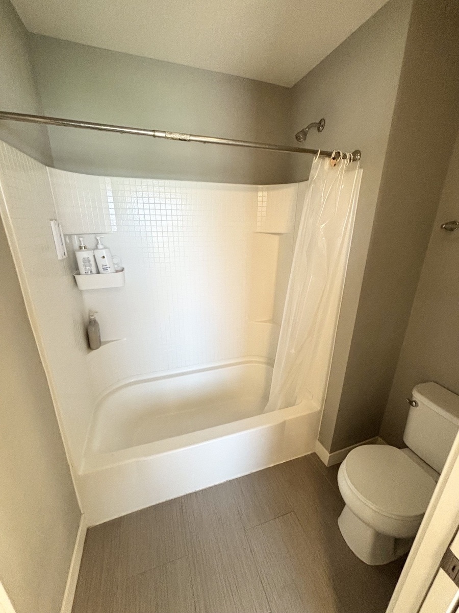Building Photo - 9068 Red Oak Trl