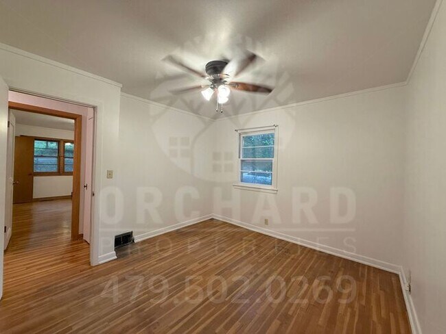 Building Photo - 3 bedroom, 2 Bath House Near University of Arkansas campus