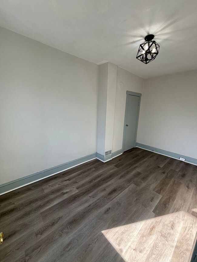 Building Photo - Newly Renovated 4 Bedroom, 2 Full Bath in ...
