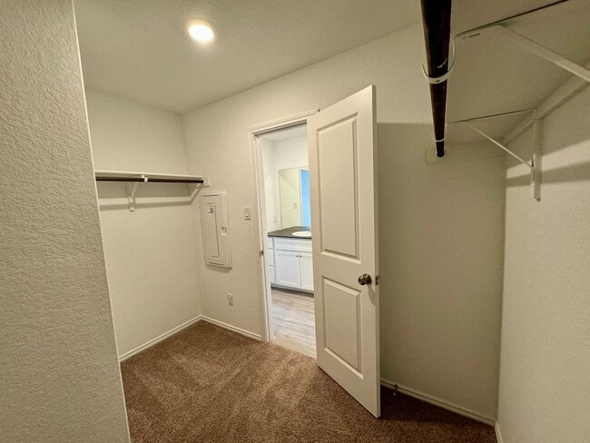 Building Photo - Modern 4-Bedroom Home with Community Pool ...
