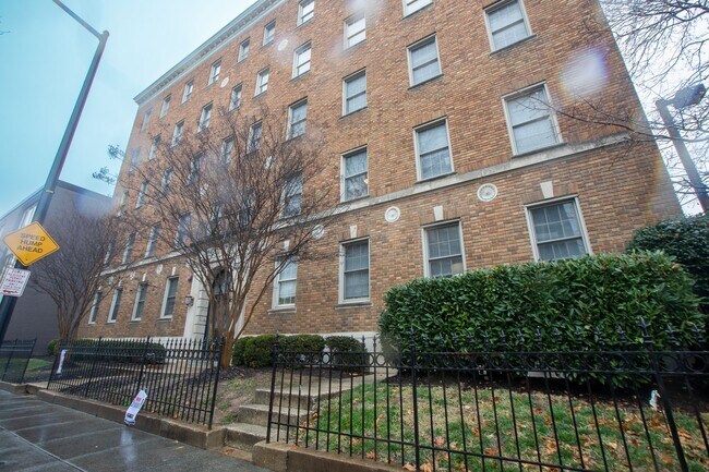 Primary Photo - Lovely 1 BR/1 BA Condo in Columbia Heights!