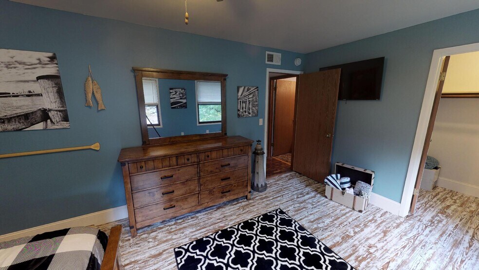 Building Photo - 2200 Brookview Ct