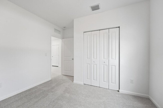 Building Photo - 10485 NW Suncrest Lp