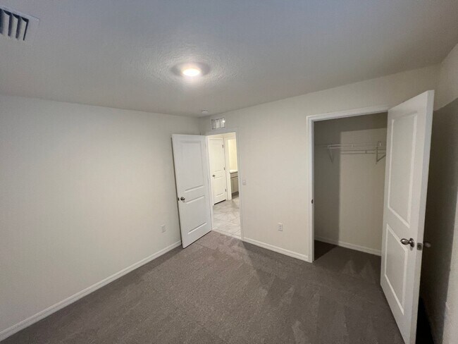 Building Photo - 415 Sunlit Coral St