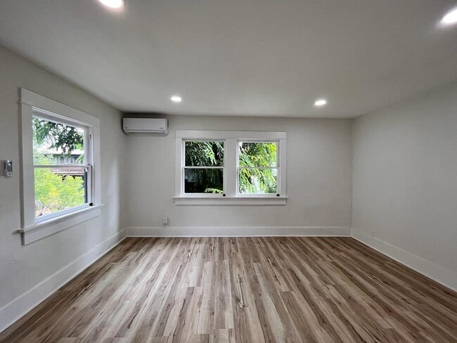 Building Photo - 2436 Echo Park Ave