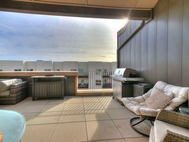 Building Photo - 115 NE 3rd St