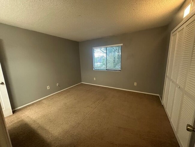 Building Photo - GREAT 2/2.5 Townhome Near UCF! Available Now!