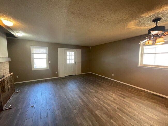 Building Photo - 3 Bed Duplex OKC