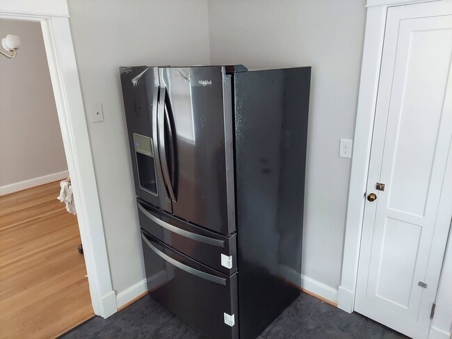 Building Photo - Single Family 3 BR, 2 Bath Rental House in Staunton, Available in November 2025