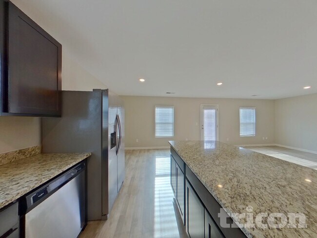 Building Photo - 927 Equine Dr