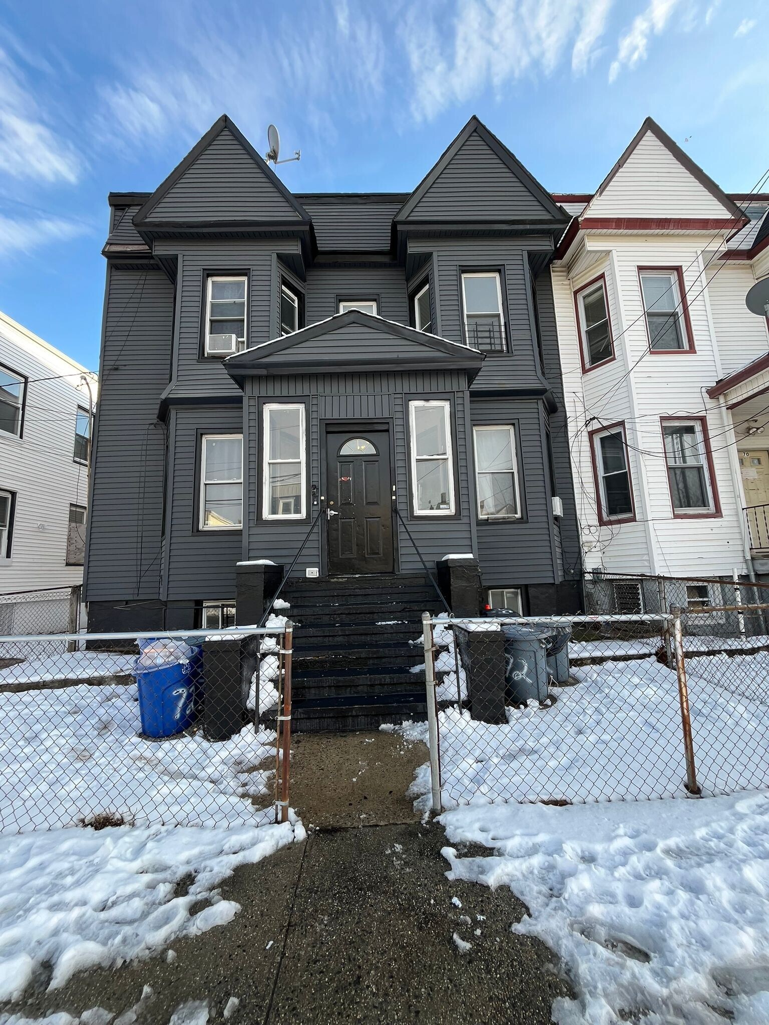 Building Photo - 72 Rose Ave