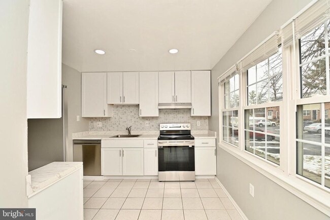 Building Photo - 2767 January Ct