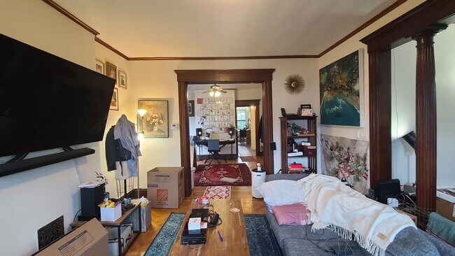 Building Photo - 49 Hudson Pl