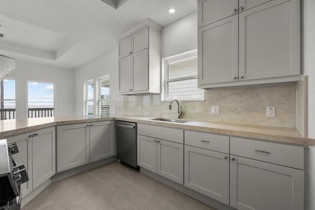 Building Photo - 510 2nd St
