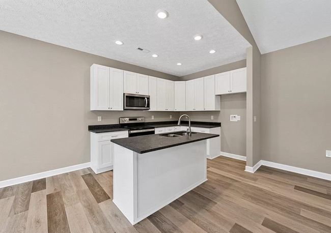Building Photo - 2658 Cedrus Ave