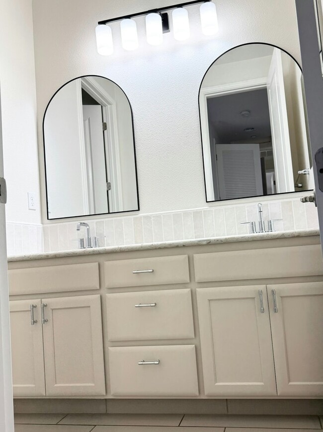 Building Photo - 2024 Tarragon Rose Ct