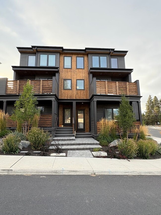 Building Photo - One bedroom apartment on Bend's SW side. E...