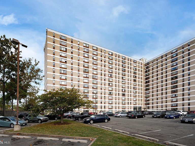 Building Photo - 4600 Duke St