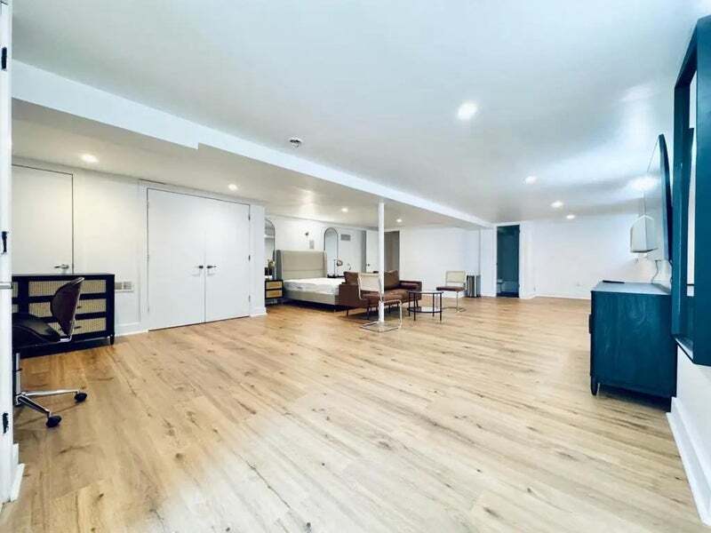 Building Photo - Furnished room/NOT APARTMENT