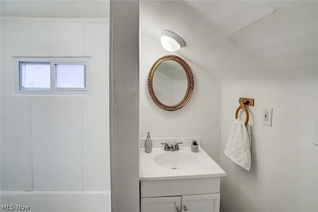 Building Photo - 2245 Bellfield Ave