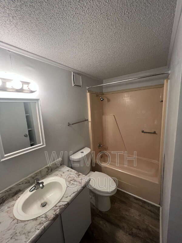 Building Photo - 2000 Indianapolis Rd