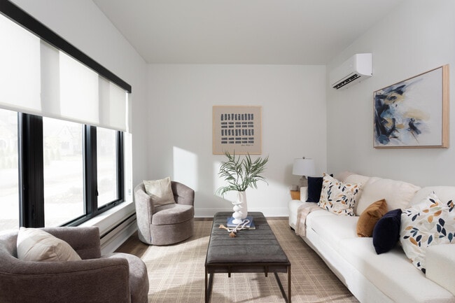 Building Photo - 600 E Henry Clay St