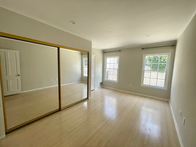 Building Photo - 437 Shirley Pl