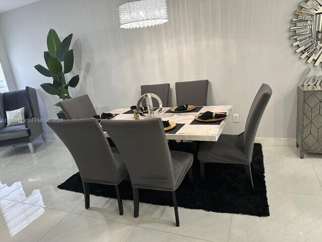 Building Photo - 7690 S Southwood Cir