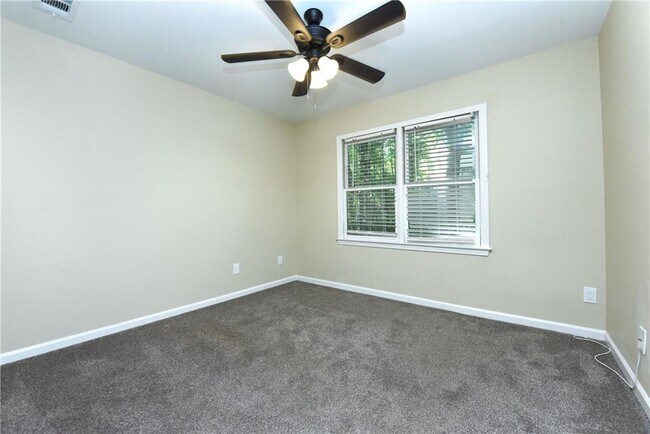 Building Photo - 2130 Hickory Cove