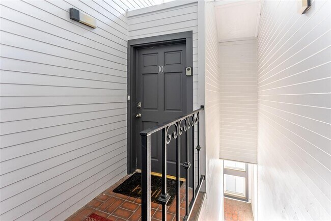 Building Photo - 1500 Woodlawn Blvd