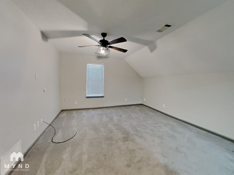 Building Photo - 5373 Solitaire Way