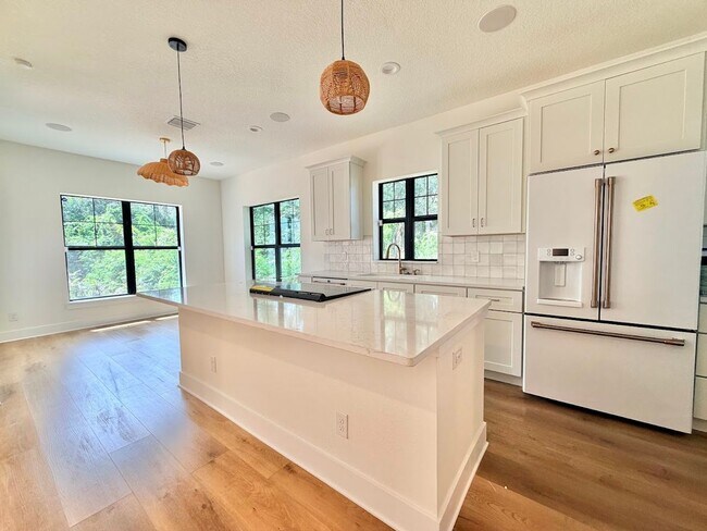 Building Photo - Brand New Custom 5/3.5 Home Steps from Downtown Winter Garden!