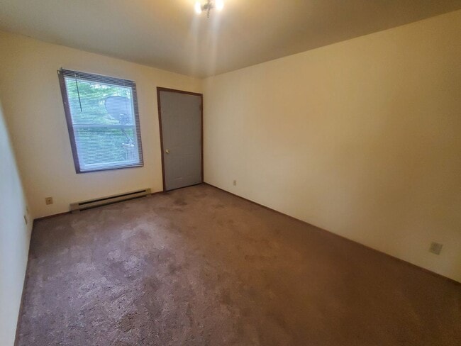 Building Photo - 2205 Green Tree Rd