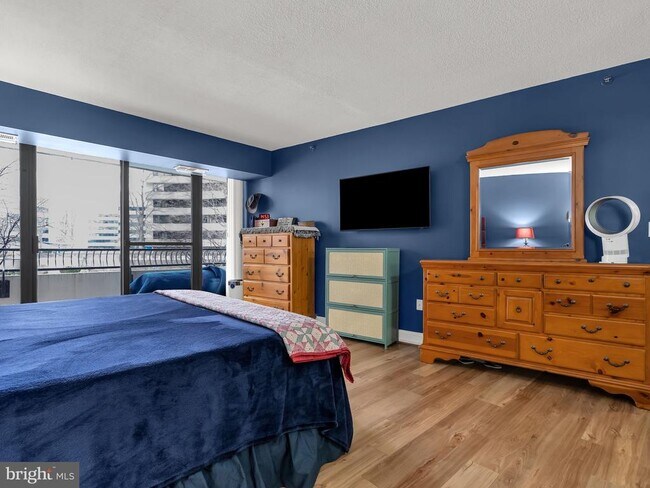 Building Photo - 1300 Crystal Dr