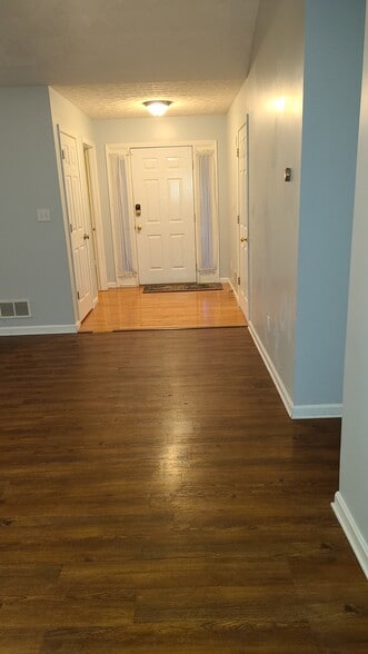 Building Photo - 406 Old Towne Rd