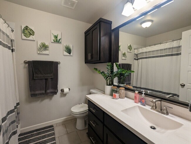 Building Photo - Modern Norman Home | Storm Shelter, Covered Patio, Community Pond & Park!