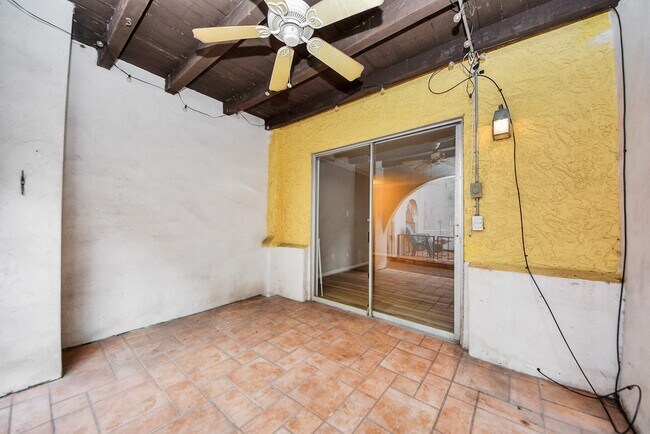 Building Photo - 2744 Briarhurst Dr