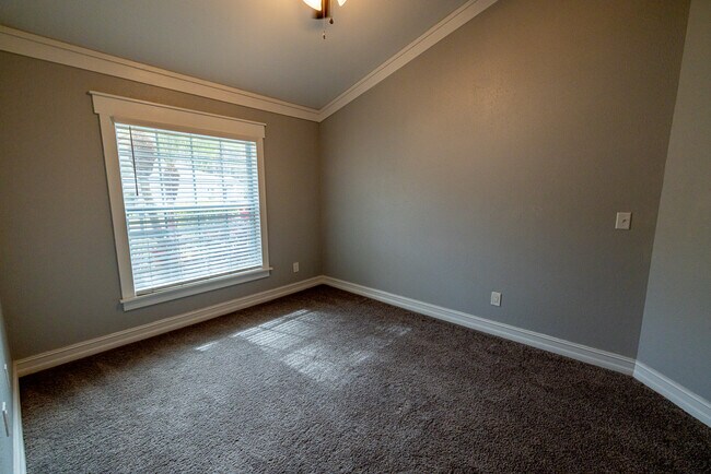 Building Photo - 8933 Bayaud Dr